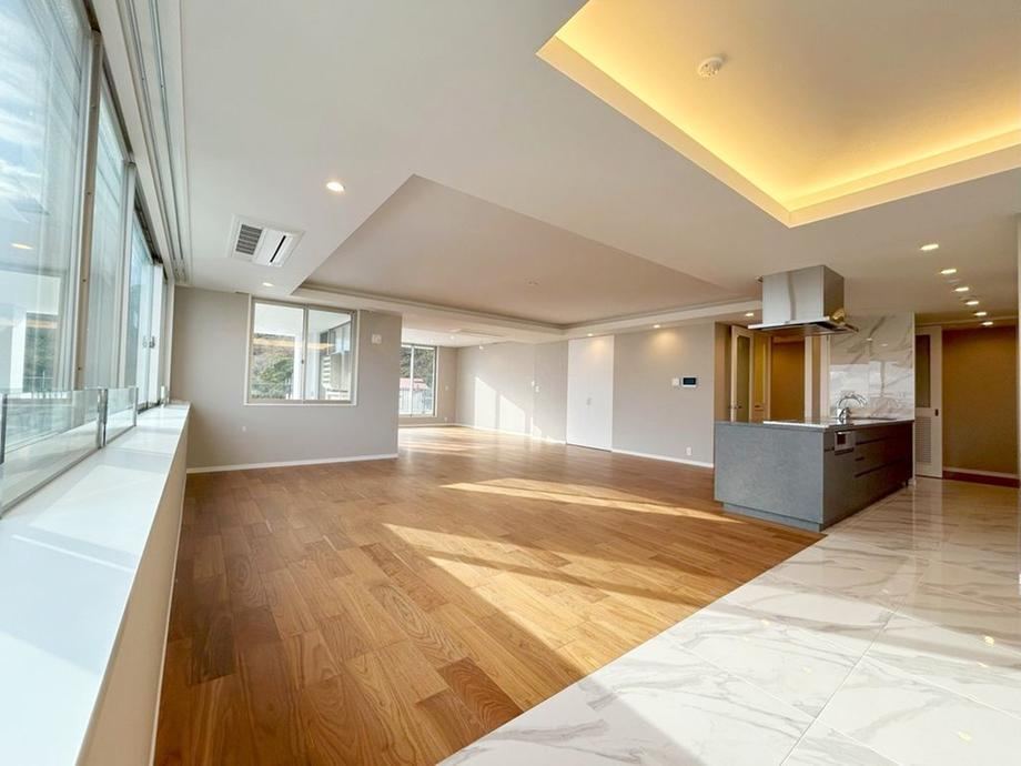 4LDK apartment in Chuo Ward, Kobe, Hyogo - Photo 1