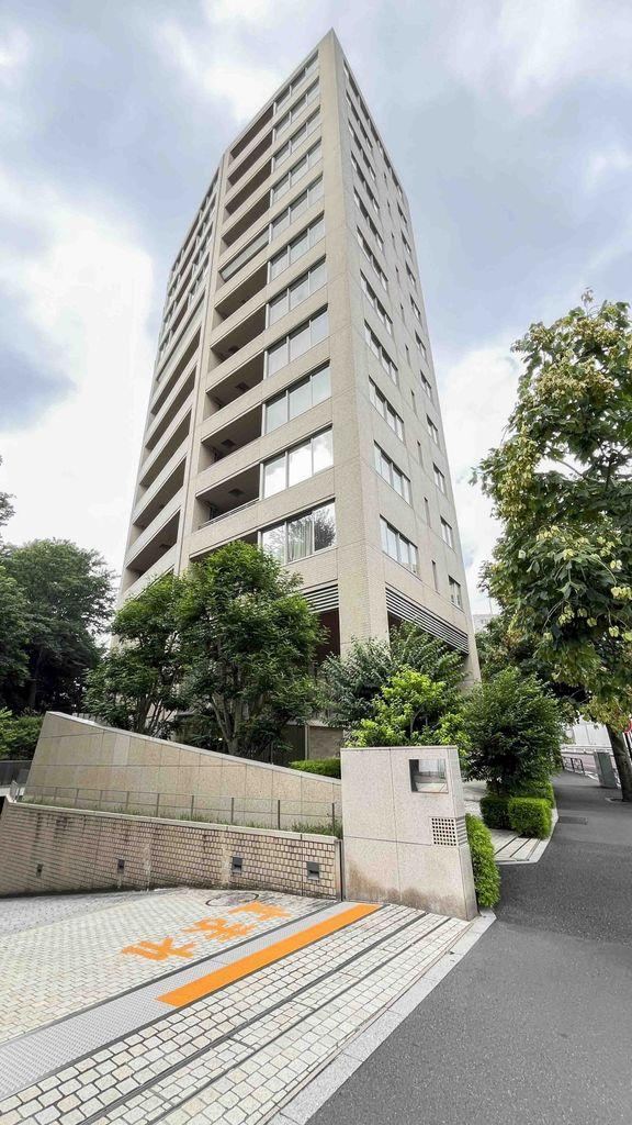 2LDK apartment in Shinjuku Ward, Tokyo - Photo 1