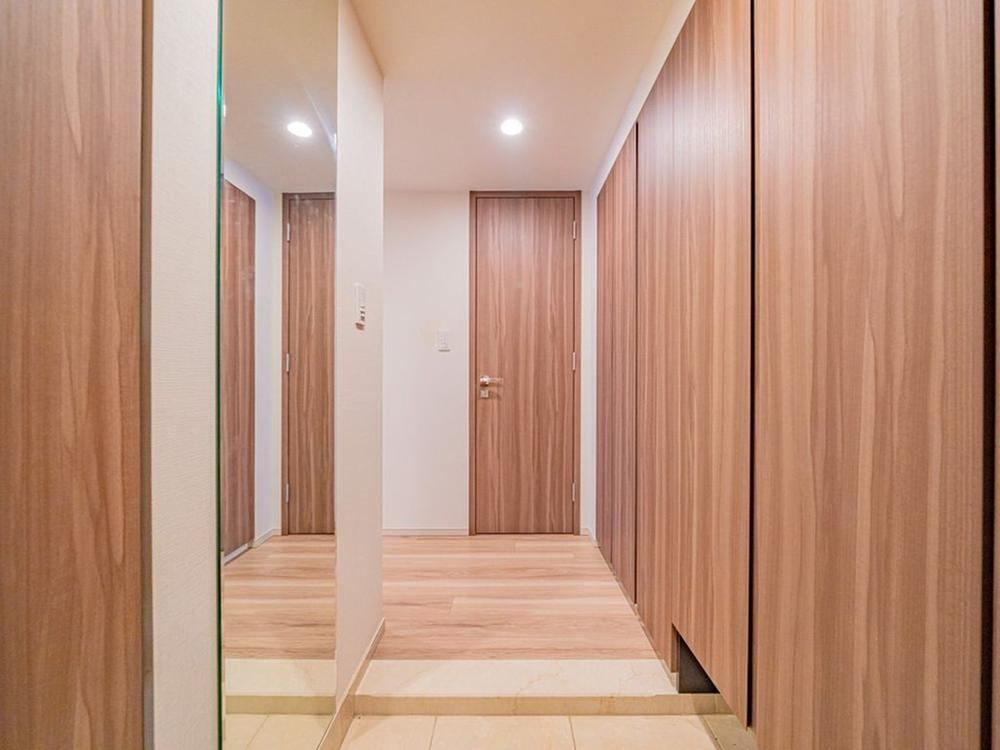 2LDK apartment in Minato Ward, Tokyo - Photo 1