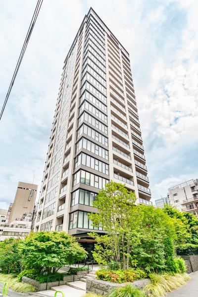 2LDK apartment in Chiyoda Ward, Tokyo - Photo 1