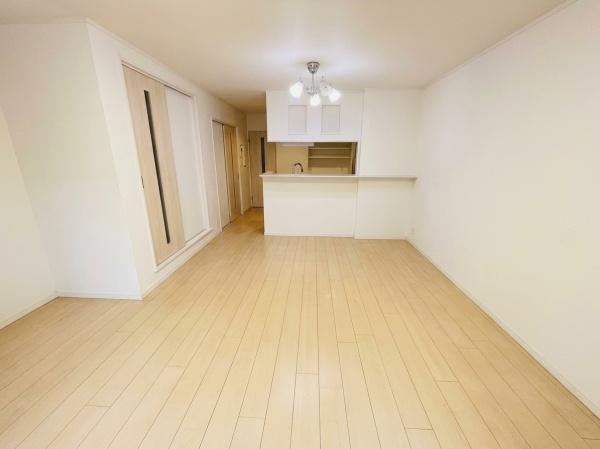 4LDK house in Nishinari Ward, Osaka - Photo 1