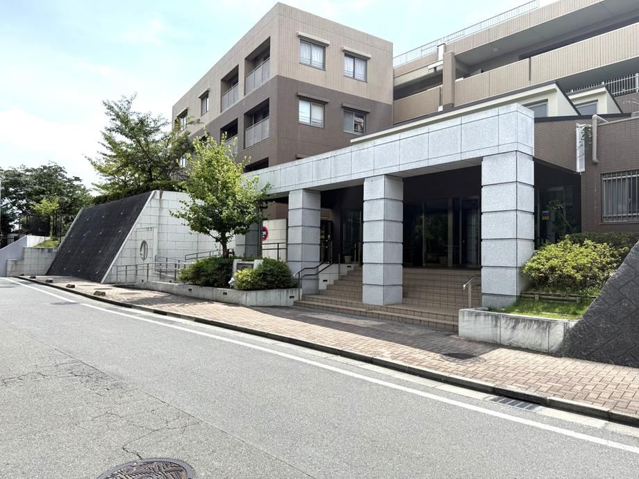 3LDK+S apartment in Fujisawa, Kanagawa - Photo 1