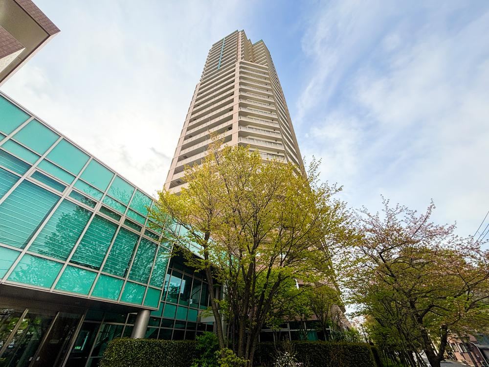 3LDK apartment in Koto Ward, Tokyo - Photo 1