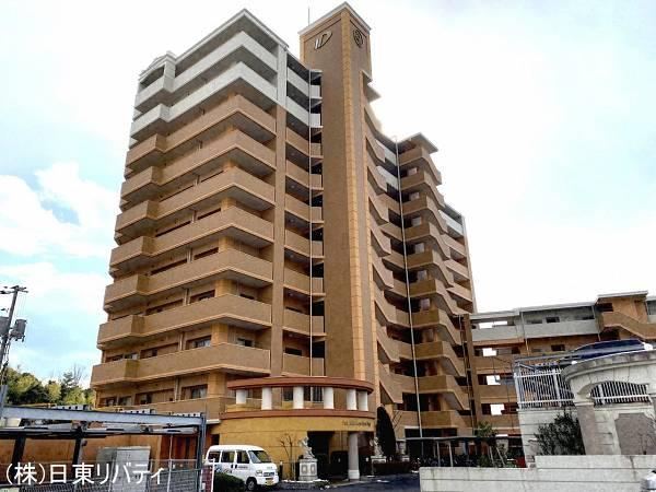 4LDK apartment in Asakita Ward, Hiroshima - Photo 1