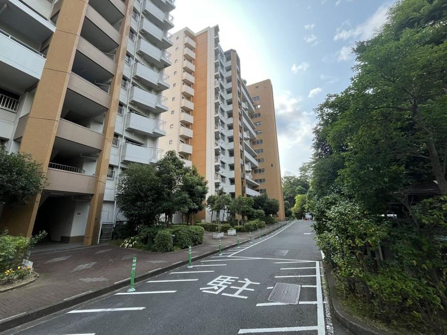 3DK apartment in Asahi Ward, Yokohama, Kanagawa - Photo 1
