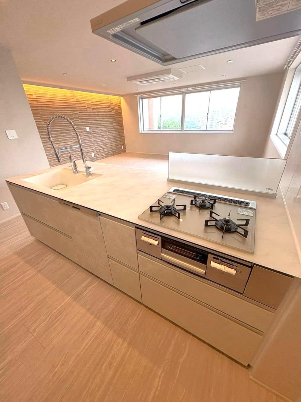 4LDK apartment in Bunkyo Ward, Tokyo - Photo 1