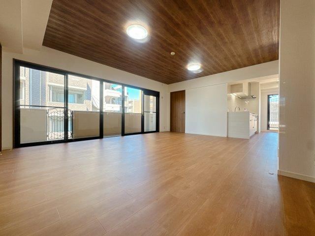 4LDK apartment in Onojo, Fukuoka - Photo 1