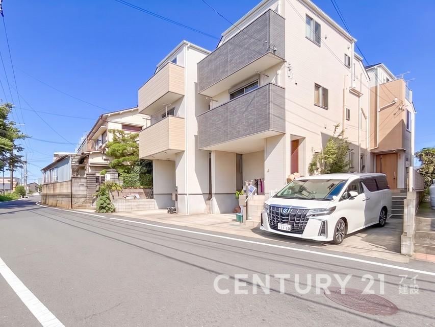 2LDK+2S house in Minami Ward, Yokohama, Kanagawa - Photo 1
