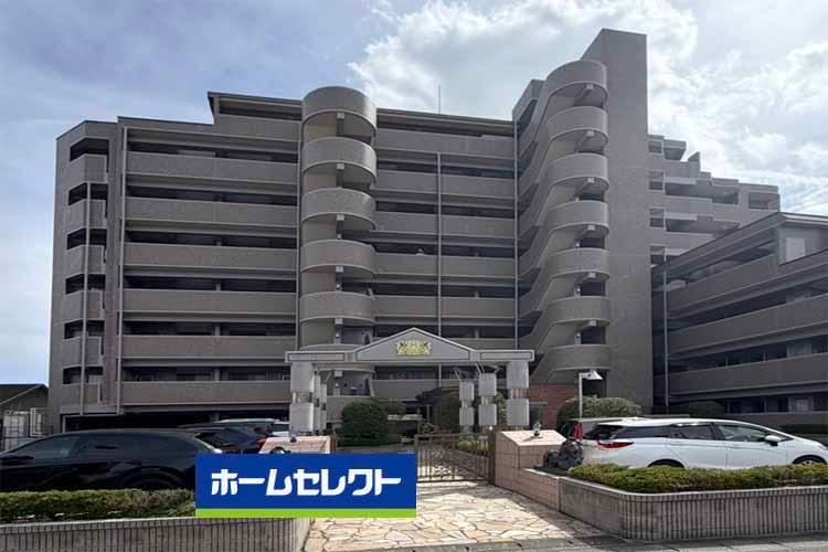 2LDK+S apartment in Miyagino Ward, Sendai, Miyagi - Photo 1