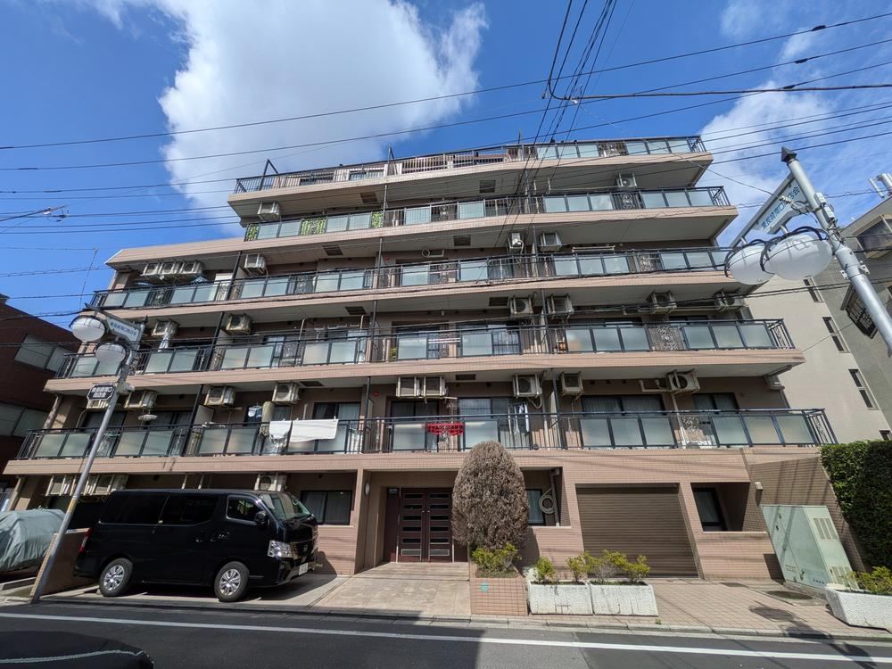 2LDK apartment in Toshima Ward, Tokyo - Photo 1