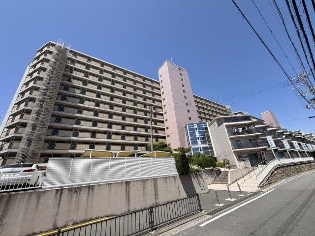 2LDK apartment in Itami, Hyogo - Photo 1