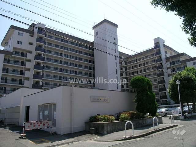 3LDK apartment in Suita, Osaka - Photo 1