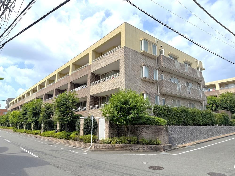 4LDK+S apartment in Setagaya Ward, Tokyo - Photo 1