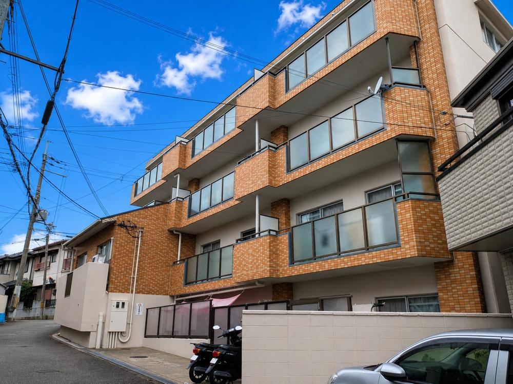 2LDK apartment in Toyonaka, Osaka - Photo 1