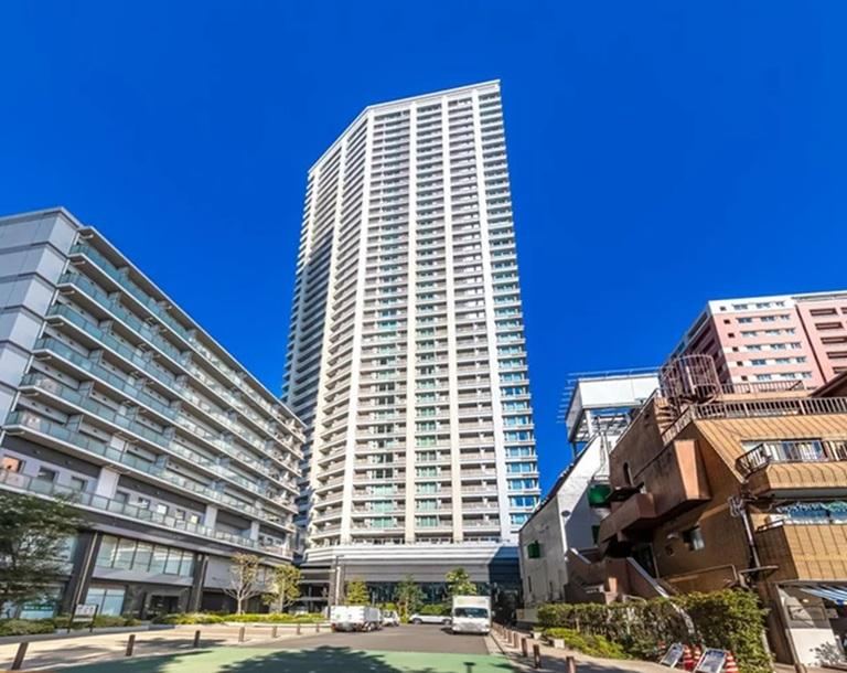 3LDK apartment in Shinagawa Ward, Tokyo - Photo 1