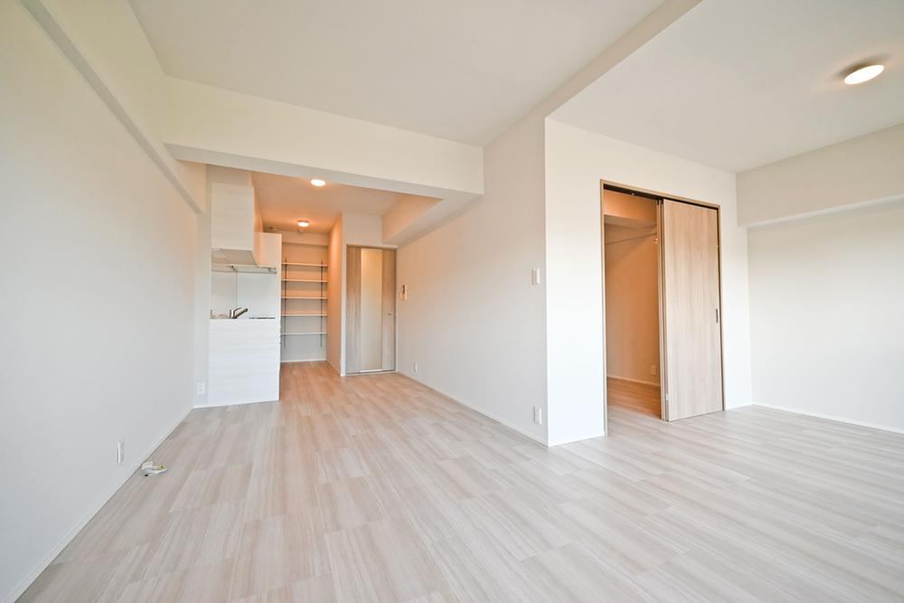 2LDK apartment in Suita, Osaka - Photo 1