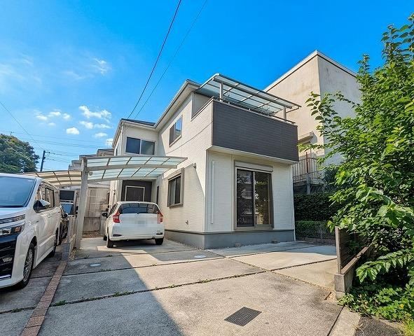 4LDK house in Hirakata, Osaka - Photo 1