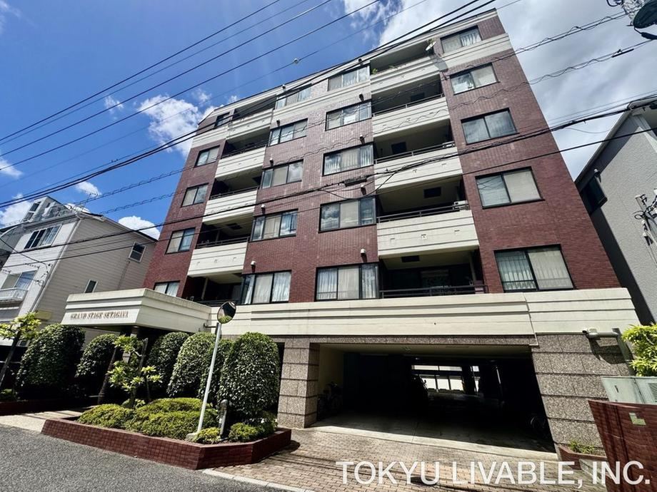 2LDK+S apartment in Setagaya Ward, Tokyo - Photo 1