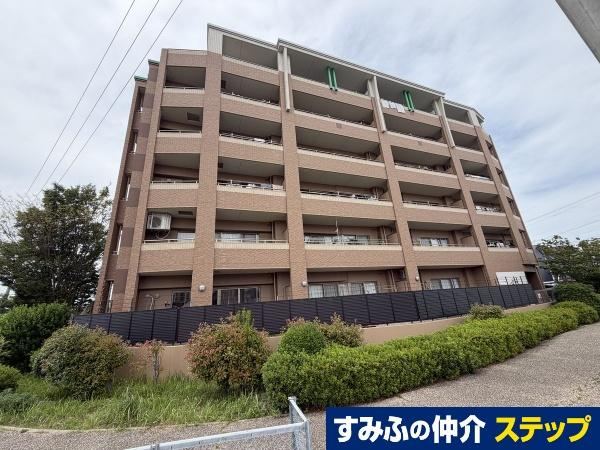 4LDK apartment in Toyota, Aichi - Photo 1