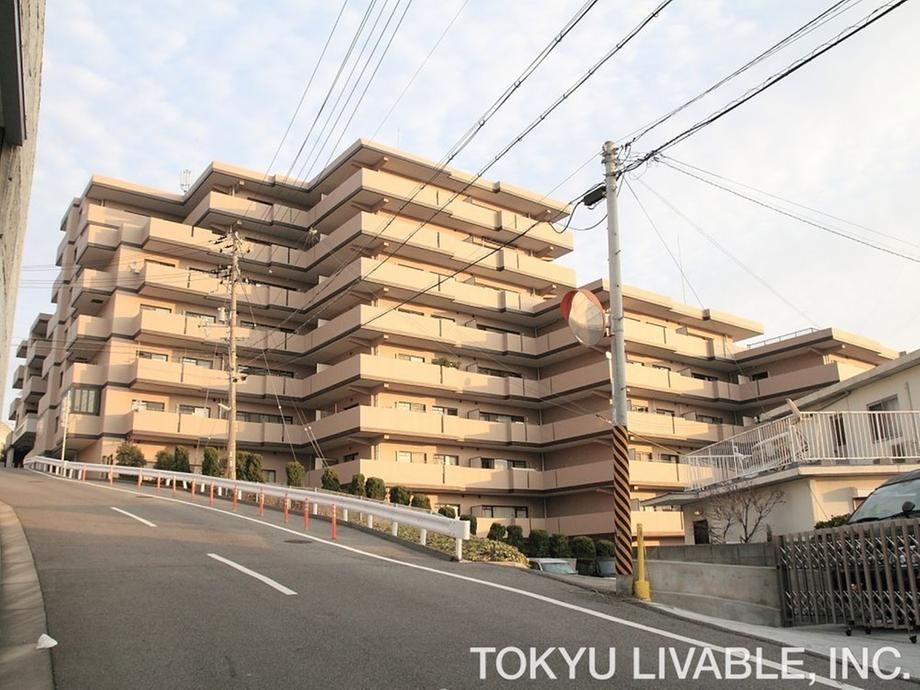 3LDK apartment in Tarumi Ward, Kobe, Hyogo - Photo 1