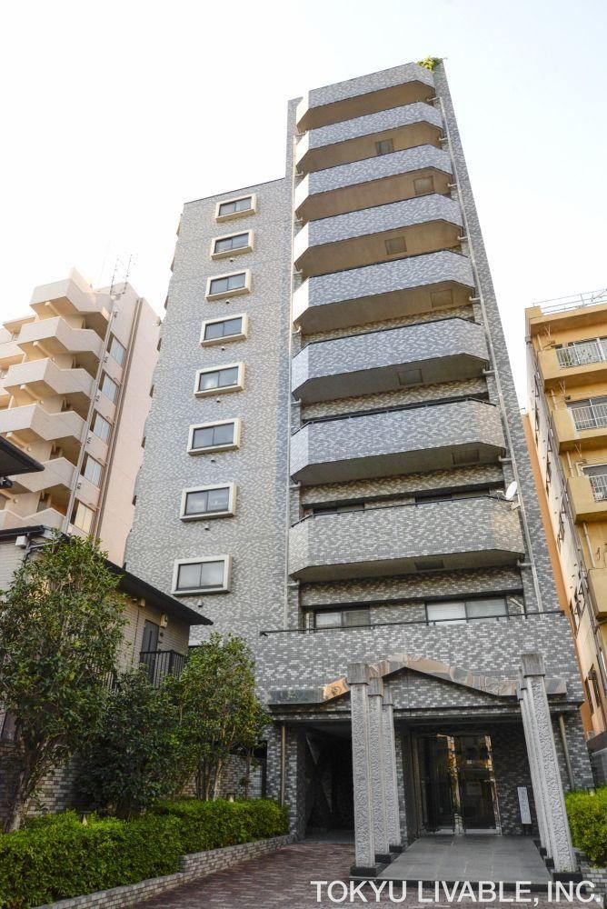 4LDK apartment in Shinjuku Ward, Tokyo - Photo 1
