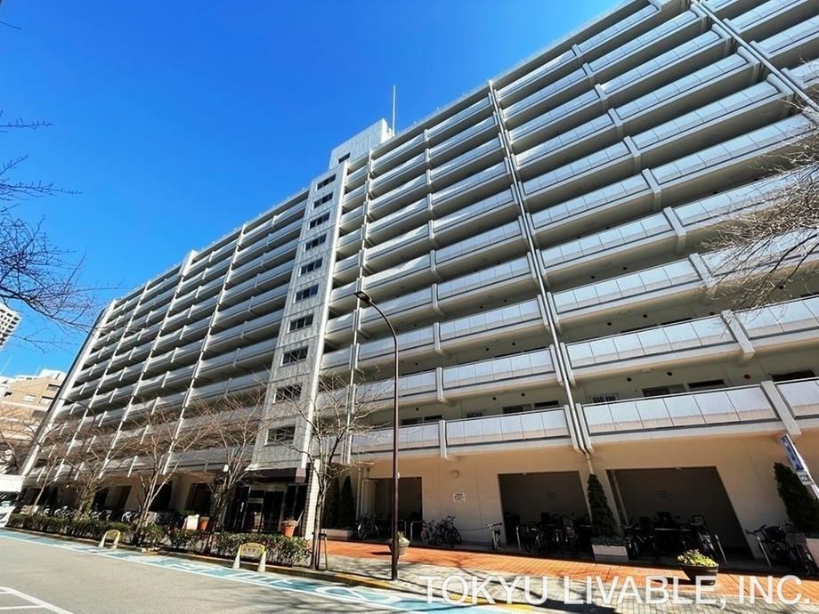 2LDK apartment in Minato Ward, Tokyo - Photo 1