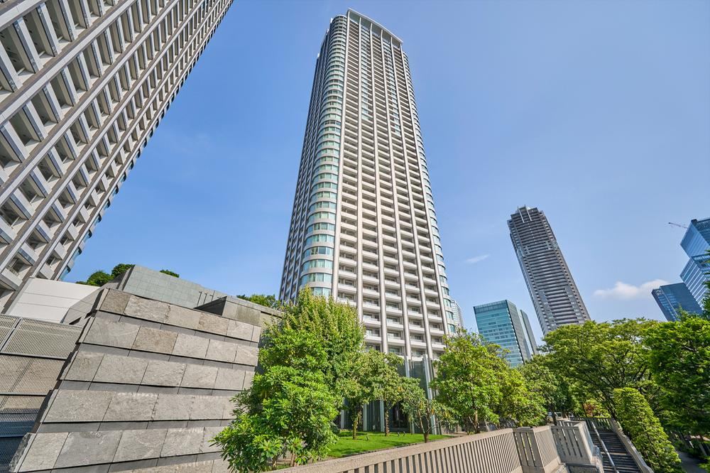 2LDK apartment in Minato Ward, Tokyo - Photo 1