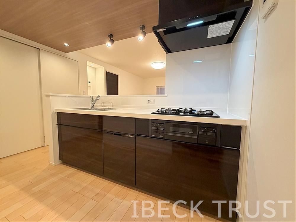3LDK apartment in Minami Ward, Yokohama, Kanagawa - Photo 1