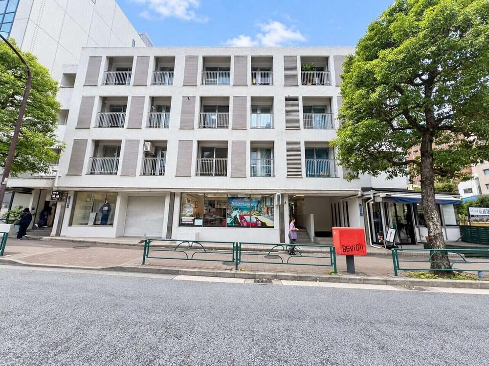 1DK apartment in Minato Ward, Tokyo - Photo 1