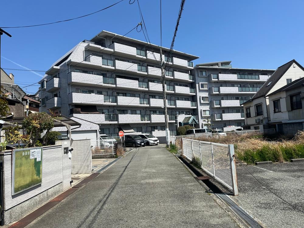 3LDK apartment in Toyonaka, Osaka - Photo 1