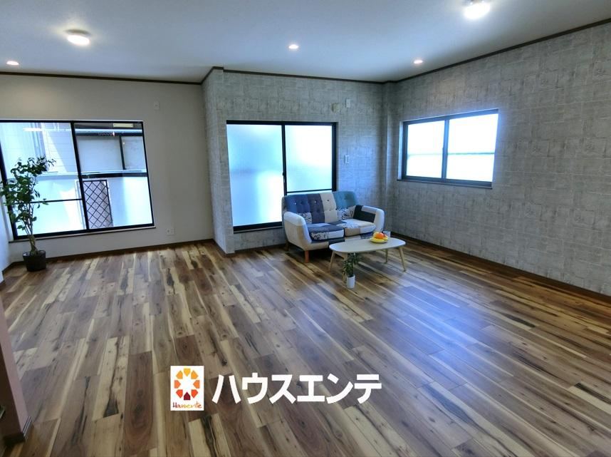 4LDK+S house in Suita, Osaka - Photo 1