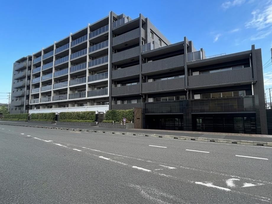 3LDK apartment in Yoshikawa, Saitama - Photo 1
