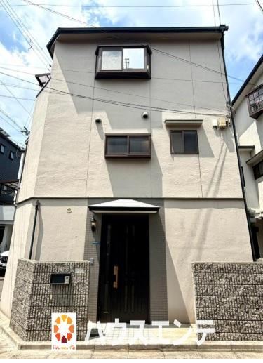 4LDK house in Suita, Osaka - Photo 1