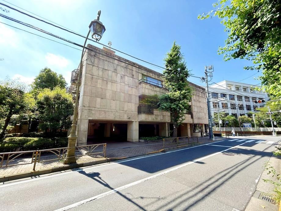 4LDK apartment in Shibuya Ward, Tokyo - Photo 1