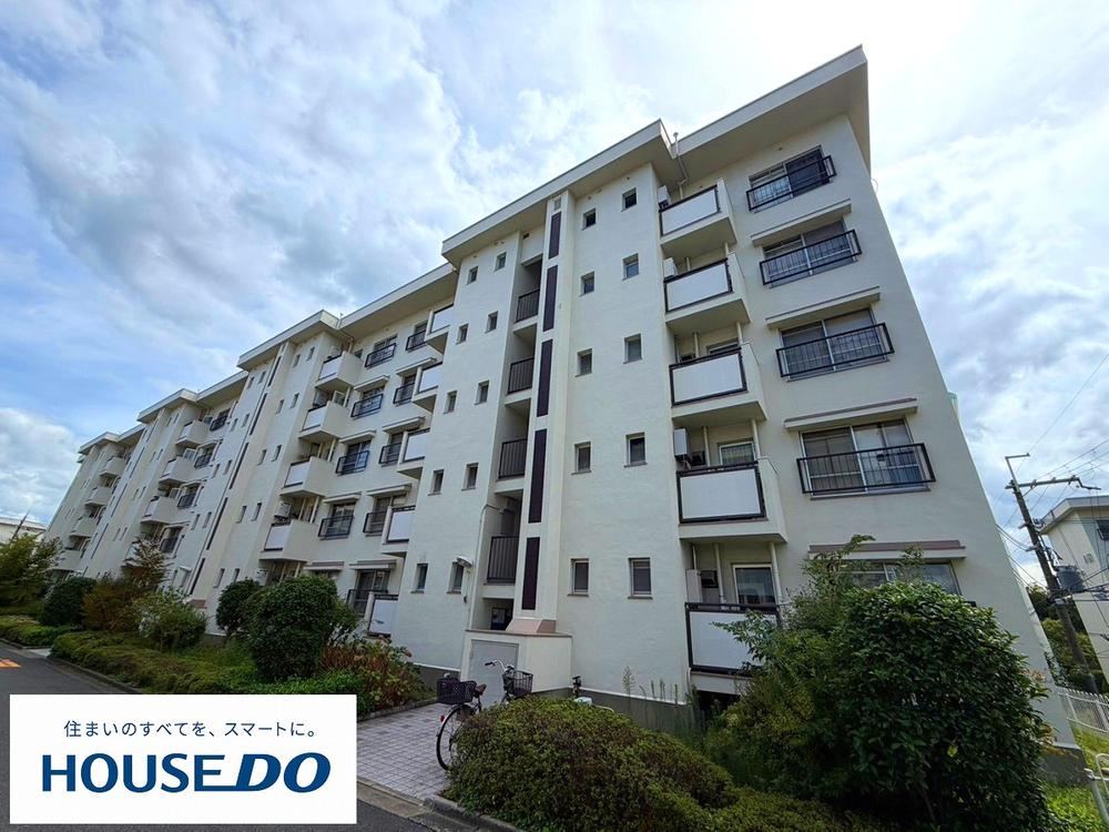 2LDK apartment in Neyagawa, Osaka - Photo 1