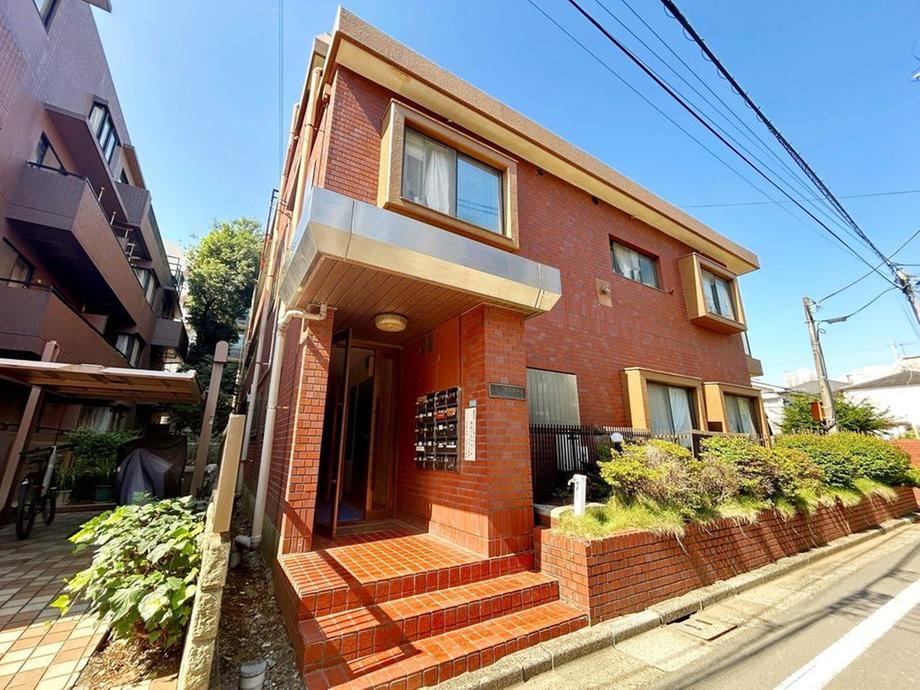 2DK apartment in Toshima Ward, Tokyo - Photo 1