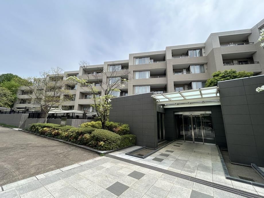 2LDK+S apartment in Setagaya Ward, Tokyo - Photo 1