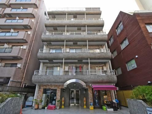 1LDK apartment in Shinjuku Ward, Tokyo - Photo 1