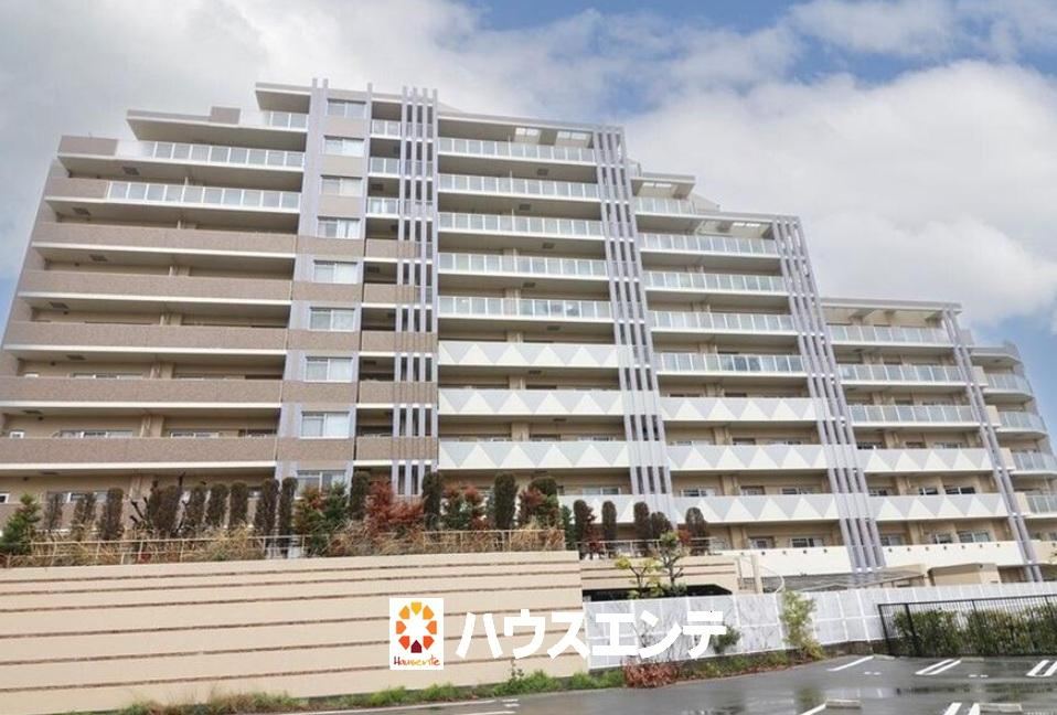 3LDK apartment in Suita, Osaka - Photo 1
