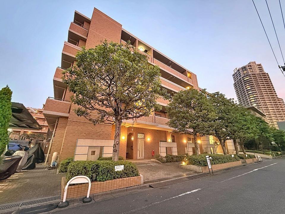 3LDK apartment in Koto Ward, Tokyo - Photo 1