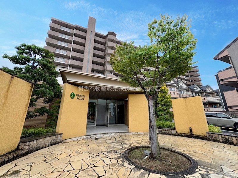 3LDK apartment in Nishiyodogawa Ward, Osaka - Photo 1
