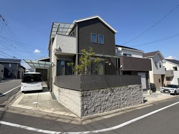 4LDK house in Takatsuki, Osaka - Photo 1