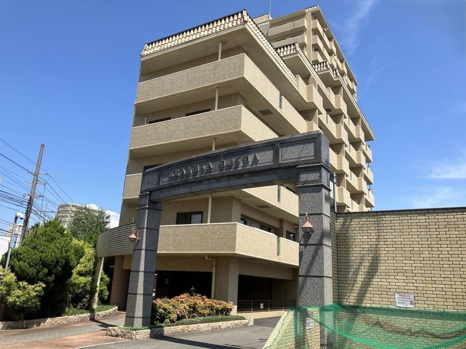 3LDK apartment in Matsuyama, Ehime - Photo 1