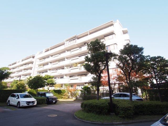 2LDK apartment in Urayasu, Chiba - Photo 1