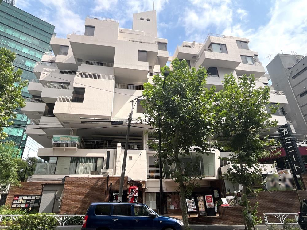 1LDK apartment in Shibuya Ward, Tokyo - Photo 1