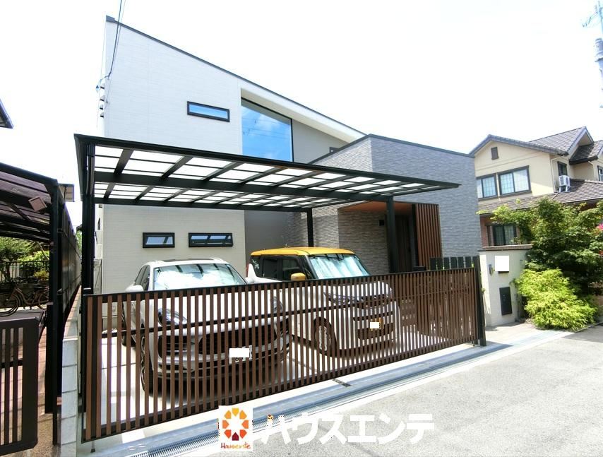 4LDK house in Toyonaka, Osaka - Photo 1