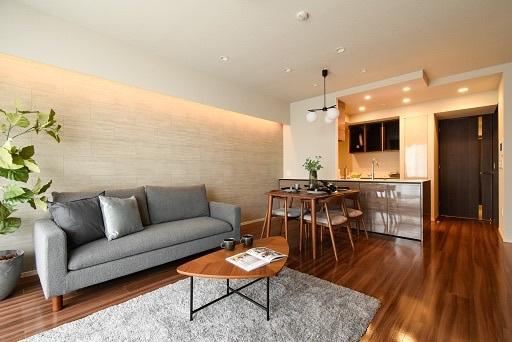 2LDK+S apartment in Minato Ward, Tokyo - Photo 1
