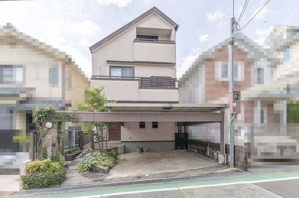 5LDK house in Takarazuka, Hyogo - Photo 1