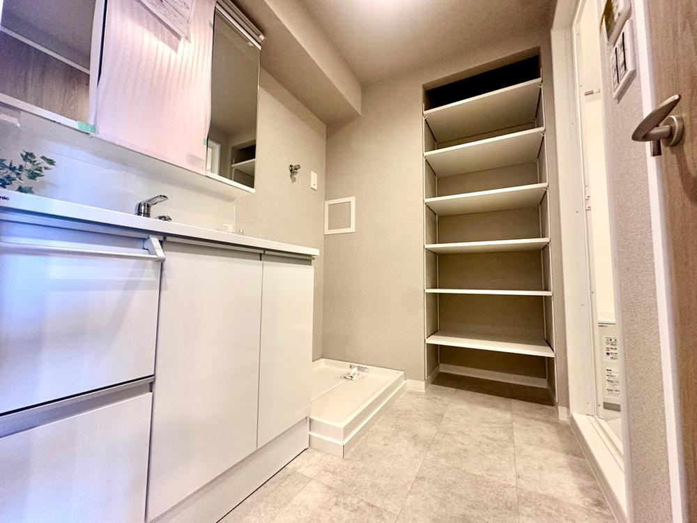 3LDK apartment in Yodogawa Ward, Osaka - Photo 1