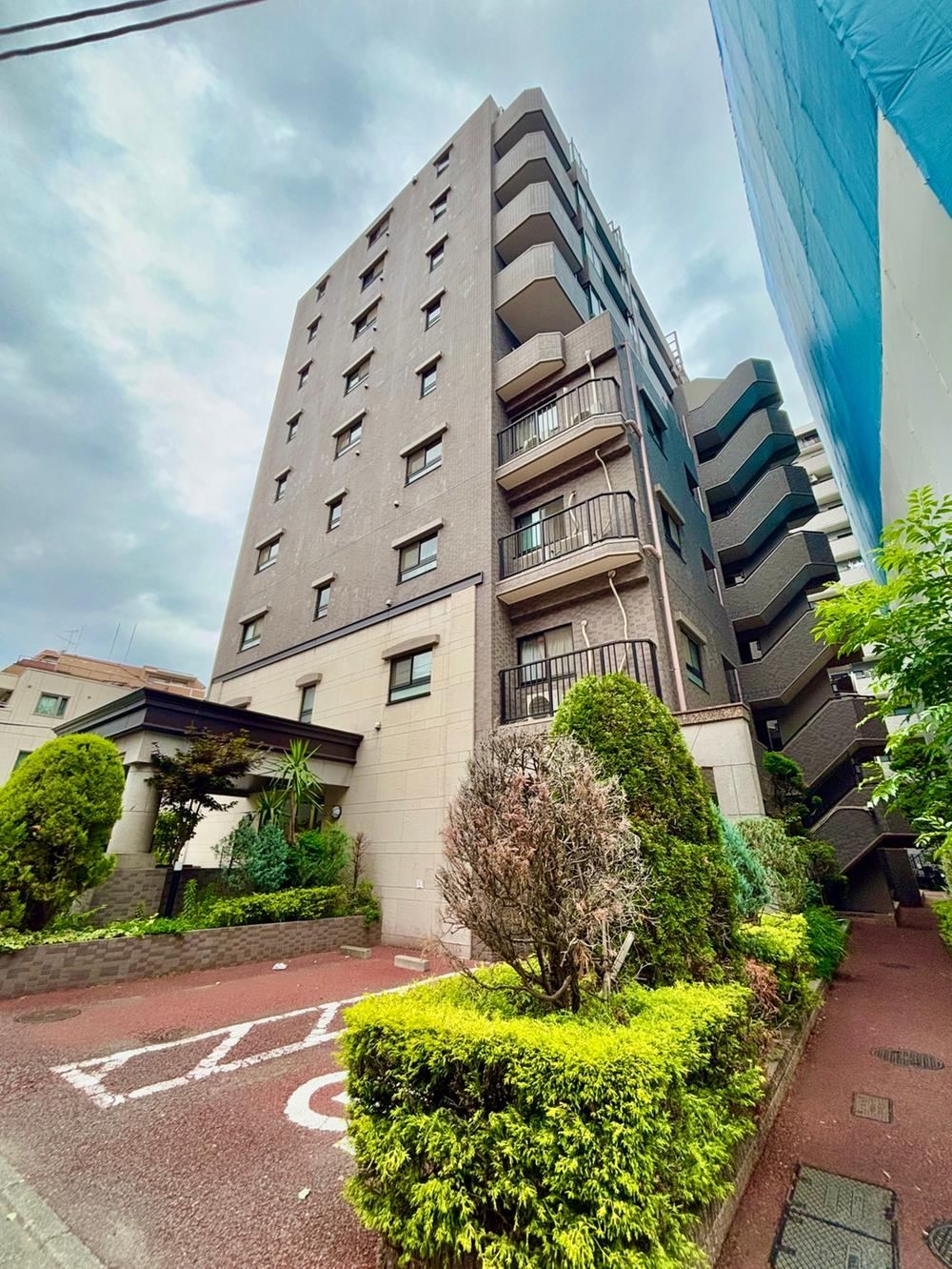 2LDK apartment in Fuchu, Tokyo - Photo 1